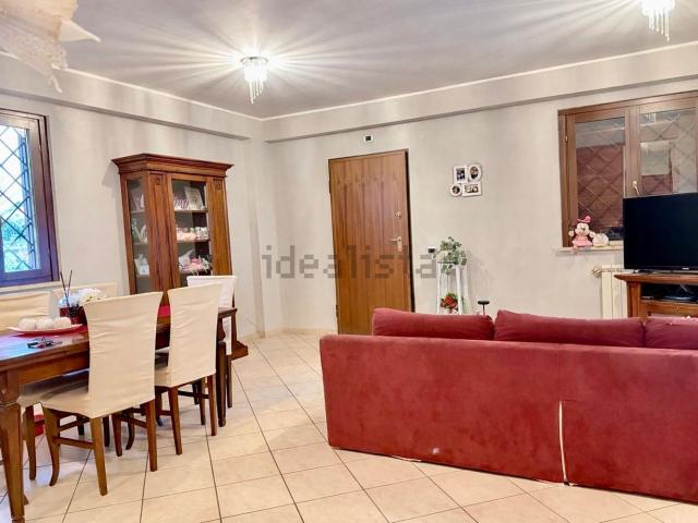 Appartamento in vendita a Valle Mazzone, Roma Capitale