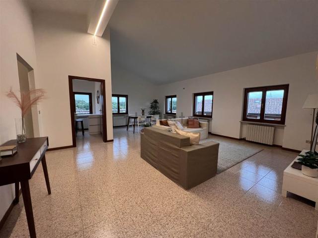 Appartamento in vendita a Desenzano Del Garda, Lombardia