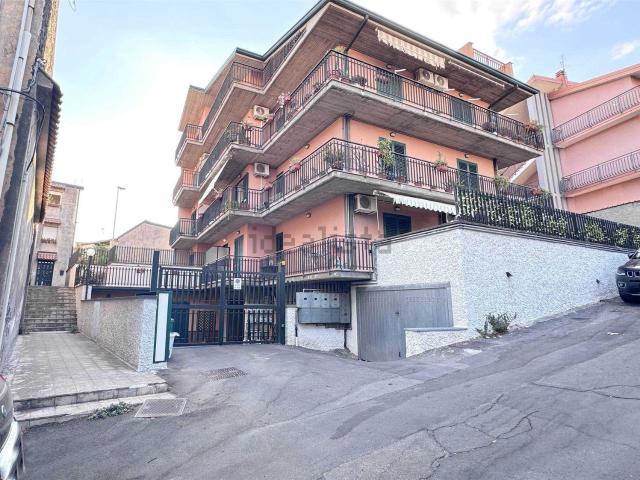 Appartamento in vendita a Santa Maria Di Licodia, Catania