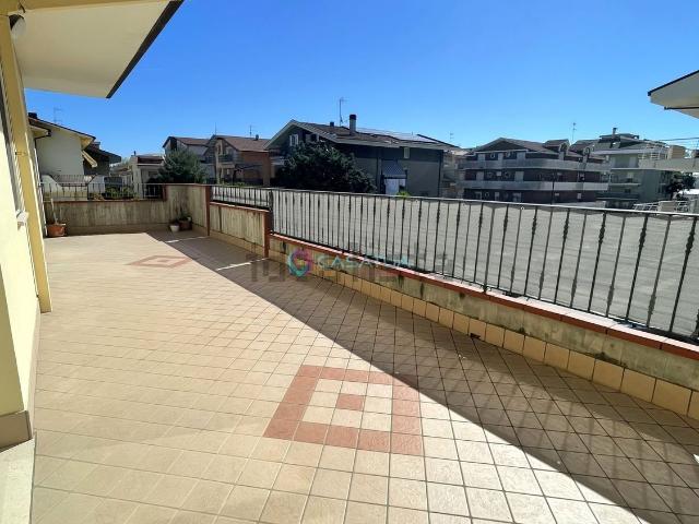 Appartamento in vendita a Quartiere dei poeti, Pineto