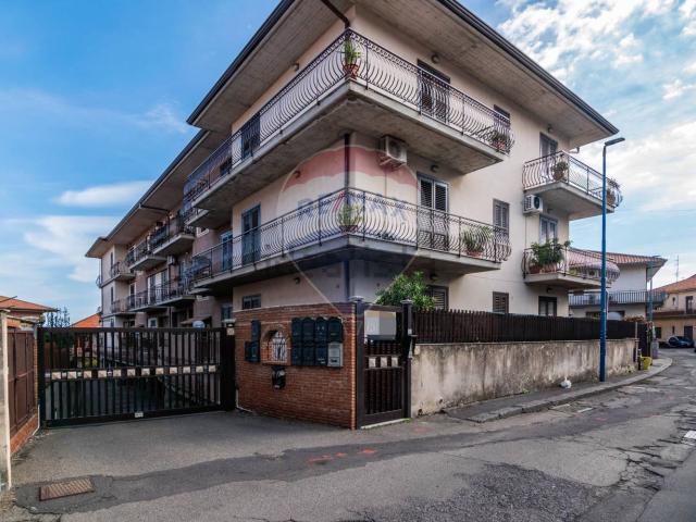 Appartamento in vendita a Pedara, Catania