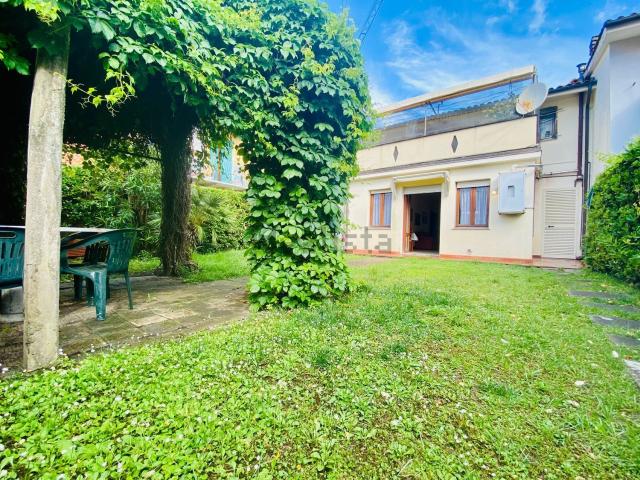 Appartamento in vendita a Camaiore, Toscana