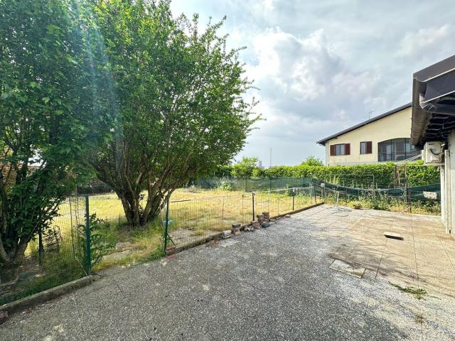 Appartamento in vendita a Roncaro, Lombardia