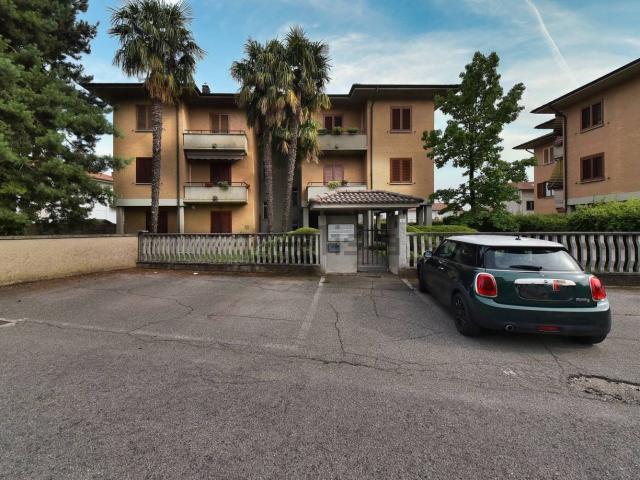 Appartamento in vendita a Solaro, Lombardia