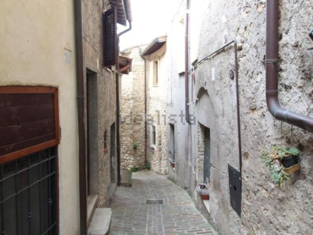 Appartamento in vendita a Toffia, Lazio