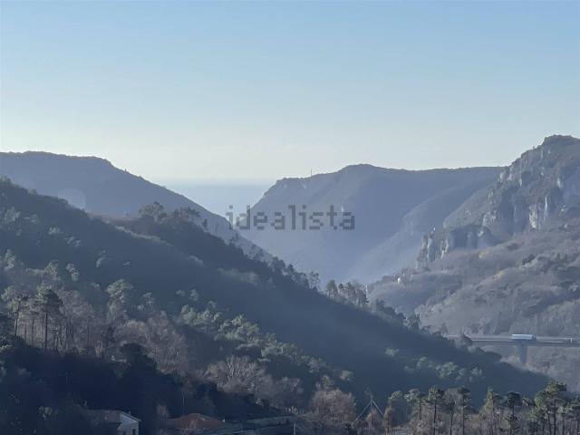 Appartamento in vendita a Vezzi Portio, Liguria
