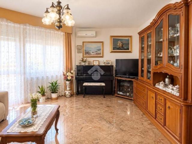 Appartamento in vendita a Corsico, Milano