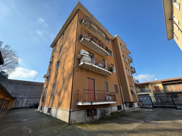 Appartamento in vendita a Robecco Sul Naviglio, Lombardia