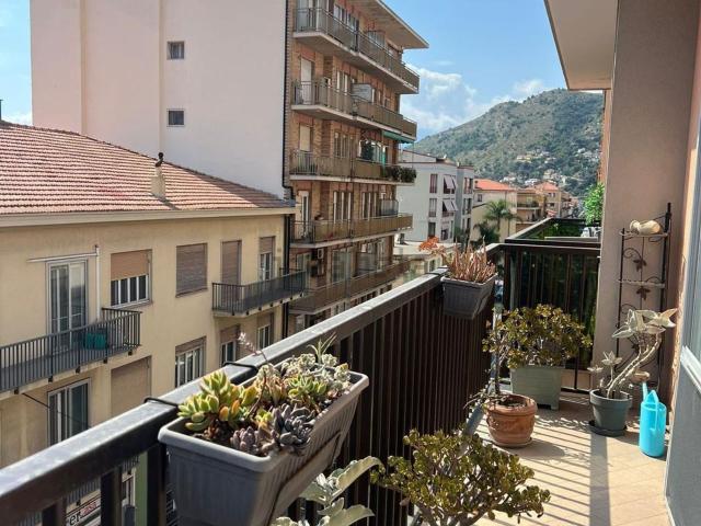 Appartamento in vendita a Vallecrosia, Liguria