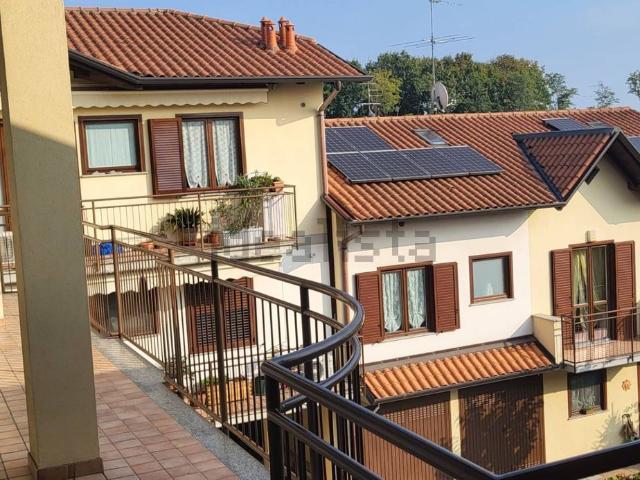Appartamento in vendita a Cairate, Lombardia