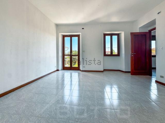 Appartamento in vendita a Borgomanero, Novara