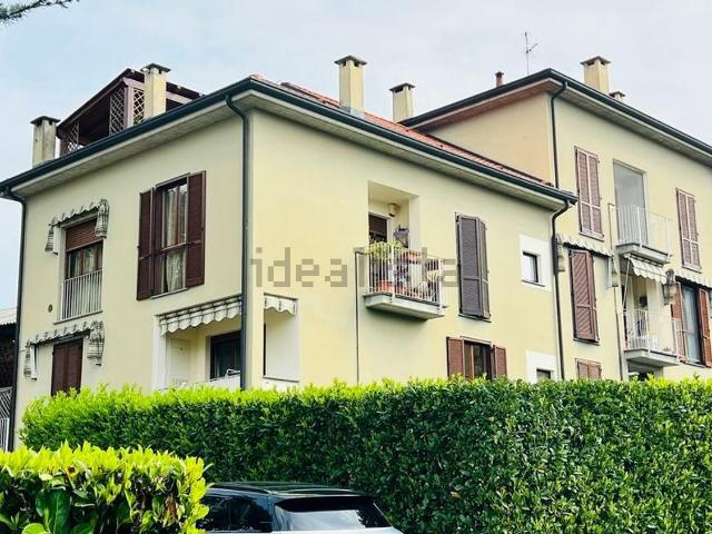 Appartamento in vendita a Besana In Brianza, Lombardia