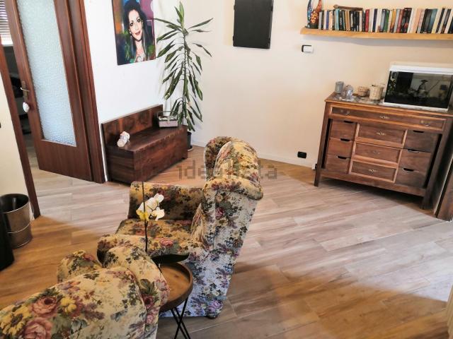 Appartamento in vendita a Carnago, Lombardia