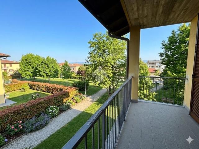 Appartamento in vendita a Osnago, Lombardia