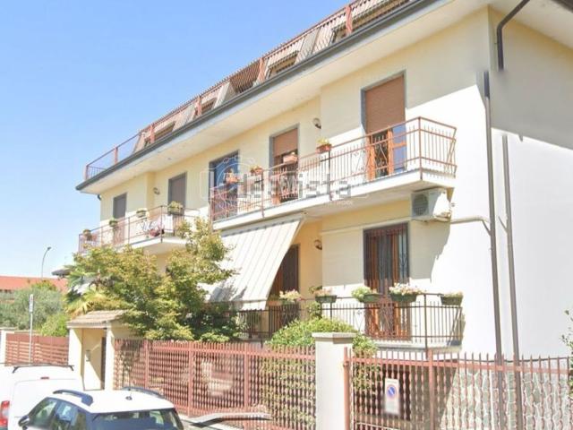 Appartamento in vendita a Bareggio, Lombardia