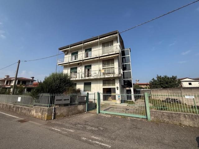 Appartamento in vendita a Rovellasca, Lombardia