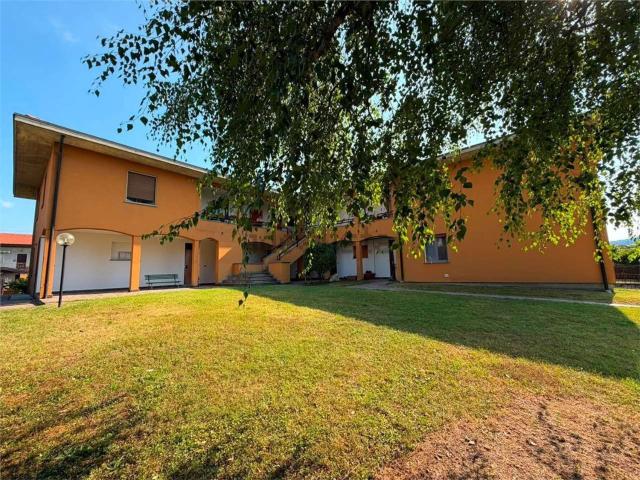 Appartamento in vendita a Barzola, Angera
