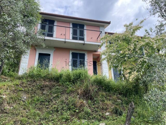 Appartamento in vendita a Avegno, Salto