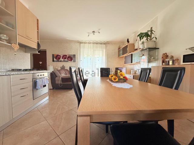 Appartamento in vendita a Brenna, Lombardia