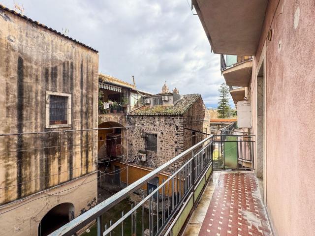 Appartamento in vendita a Adrano, Catania