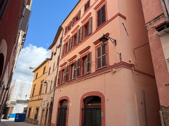 Appartamento in vendita a Camerino, Macerata