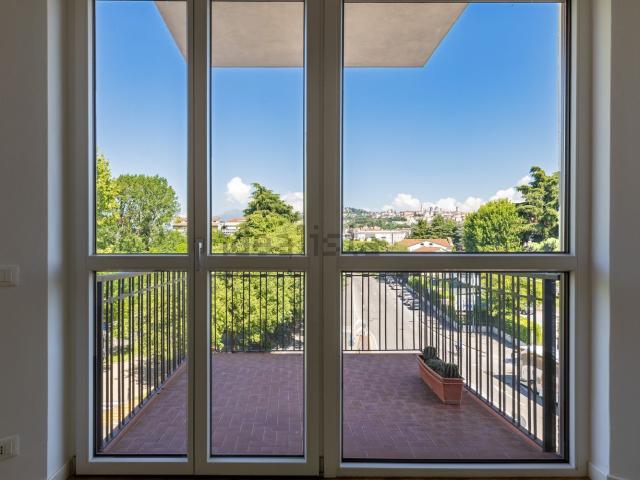 Appartamento in vendita a Bergamo, Lombardia