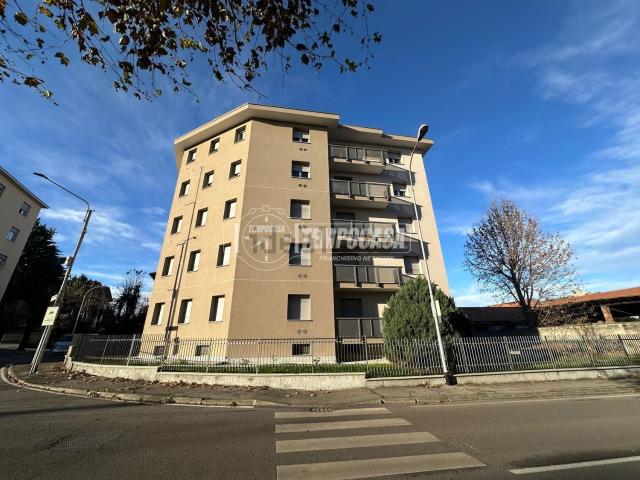 Appartamento in vendita a Barlassina, Lombardia