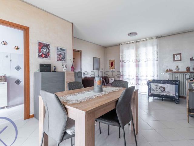 Appartamento in vendita a Limbiate, Lombardia