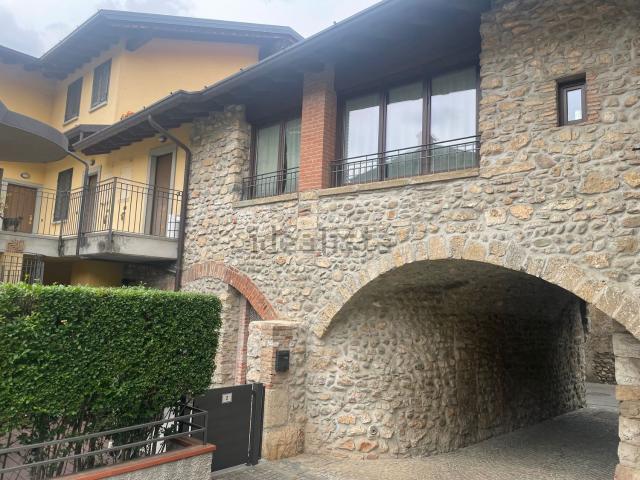 Appartamento in vendita a Zandobbio, Bergamo