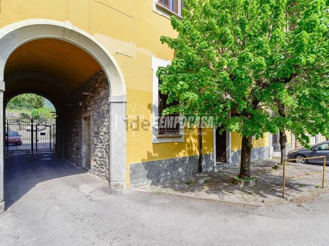 Appartamento in vendita a Lezza, Ponte Lambro