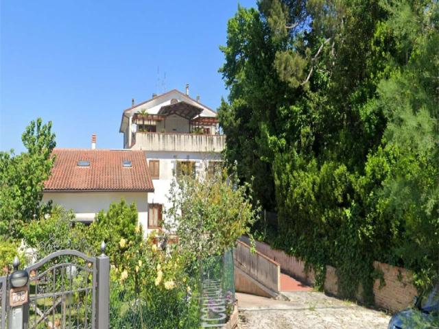 Appartamento in vendita a Palombina Vecchia, Marche