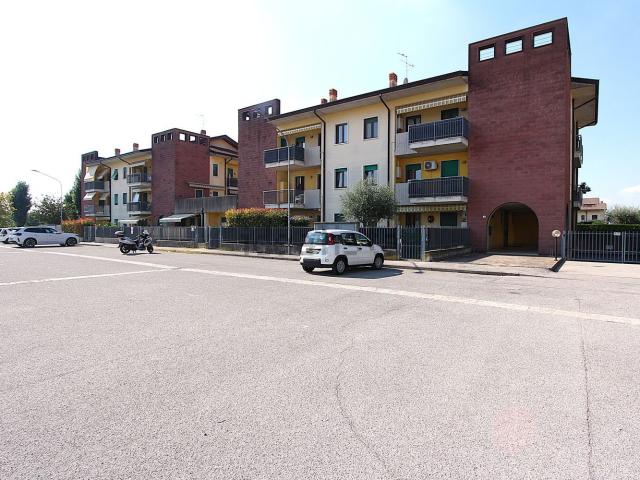 Appartamento in vendita a Azzano, Castel d'Azzano