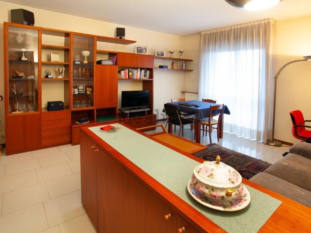 Appartamento in vendita a Varedo, Lombardia