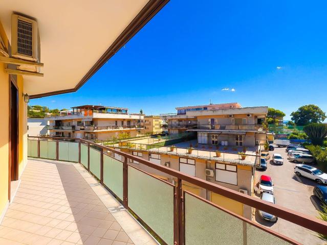 Appartamento in vendita a Lucrino, Pozzuoli