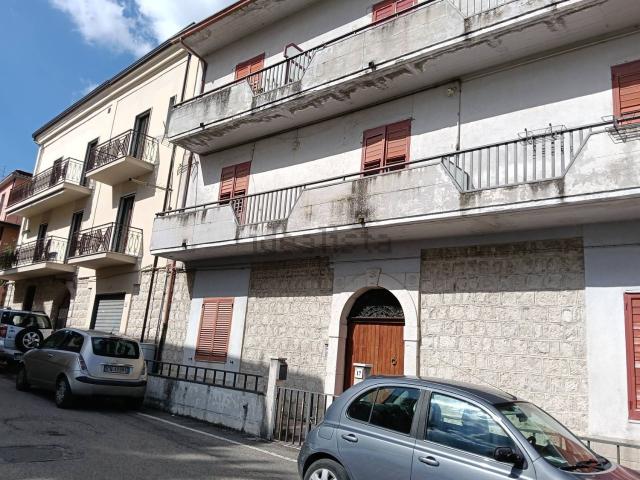 Appartamento in vendita a Ceppaloni, Campania