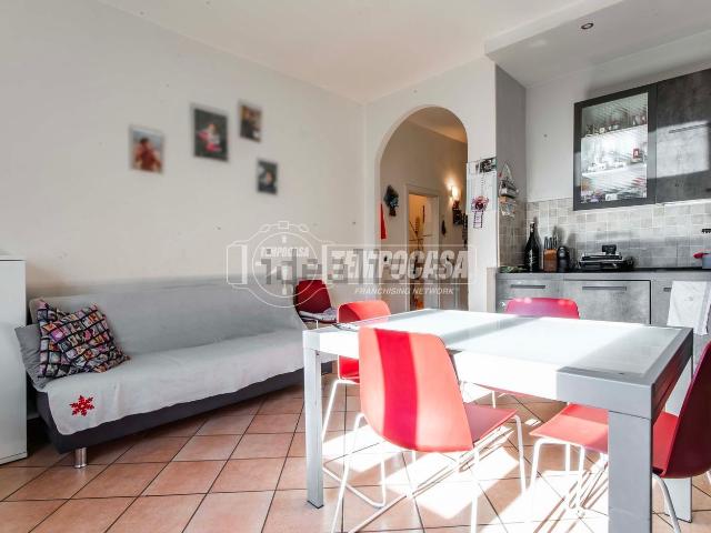 Appartamento in vendita a Guanzate, Como