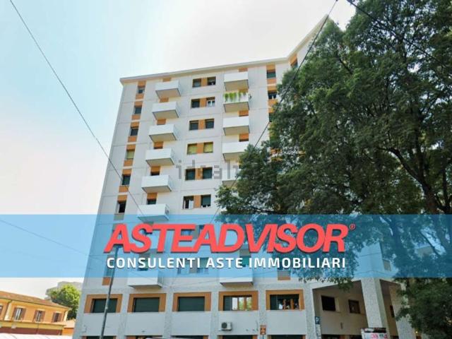 Appartamento in vendita a Centro Storico, Modena