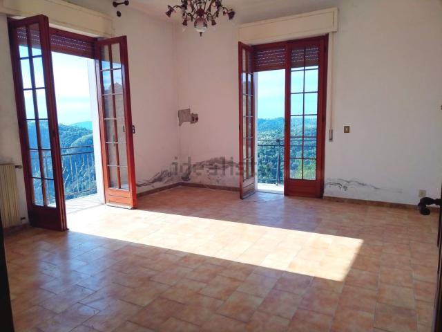 Appartamento in vendita a Follo, Liguria