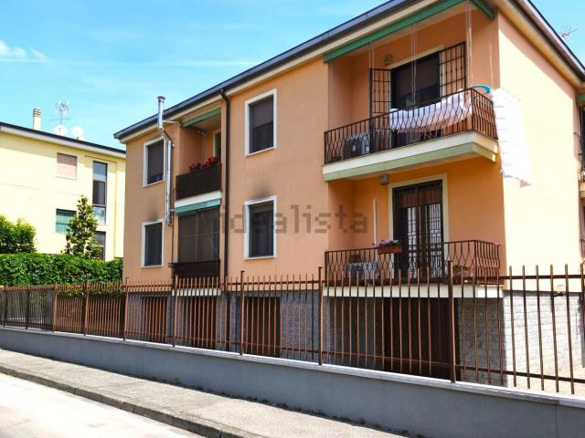 Appartamento in vendita a Mediglia, Lombardia