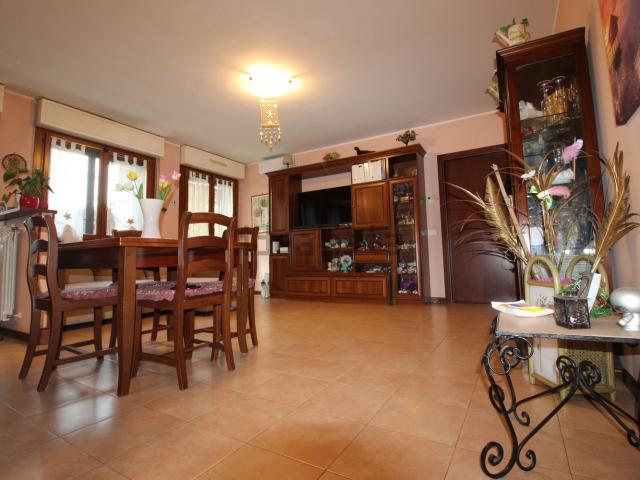 Appartamento in vendita a Vanzago, Milano