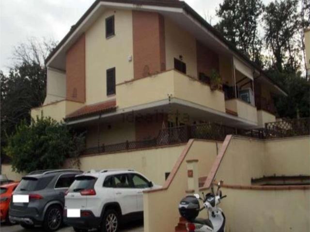 Appartamento in vendita a Collesalvetti, Toscana