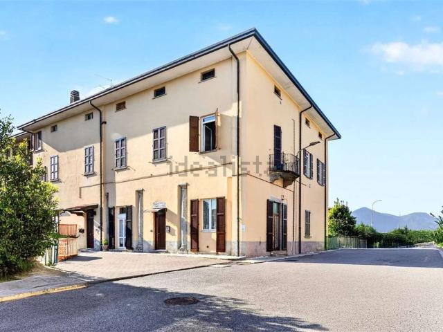 Appartamento in vendita a Rogeno, Lombardia