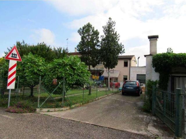 Appartamento in vendita a Castagnaro, Verona