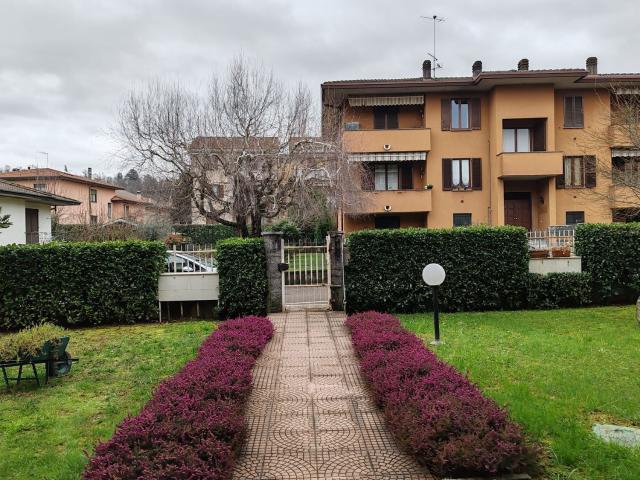 Appartamento in vendita a Buguggiate, Lombardia