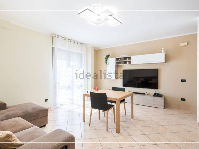 Appartamento in vendita a Villaggio Vigna Fiorita, Roma Capitale