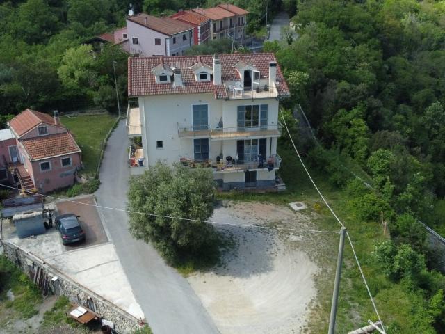 Appartamento in vendita a Vezzi Portio, Liguria