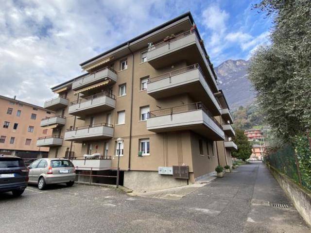 Appartamento in vendita a Rogno, Lombardia