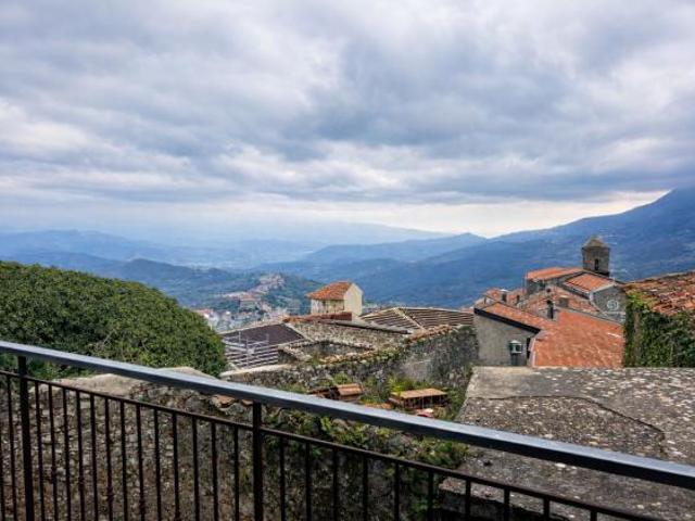 Appartamento in vendita a Lustra, Campania