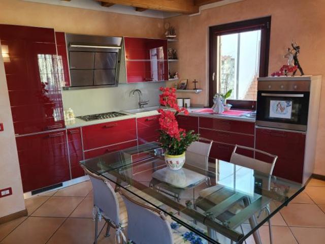 Appartamento in vendita a Costa Volpino, Lombardia