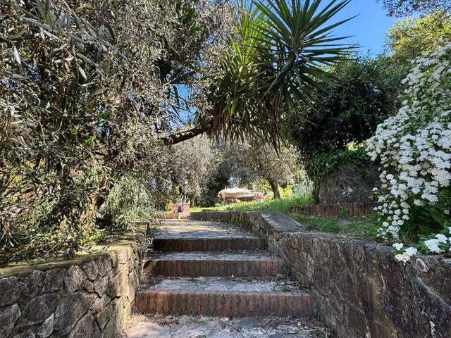 Villa Indipendente in vendita a Fara Sabina, Lazio